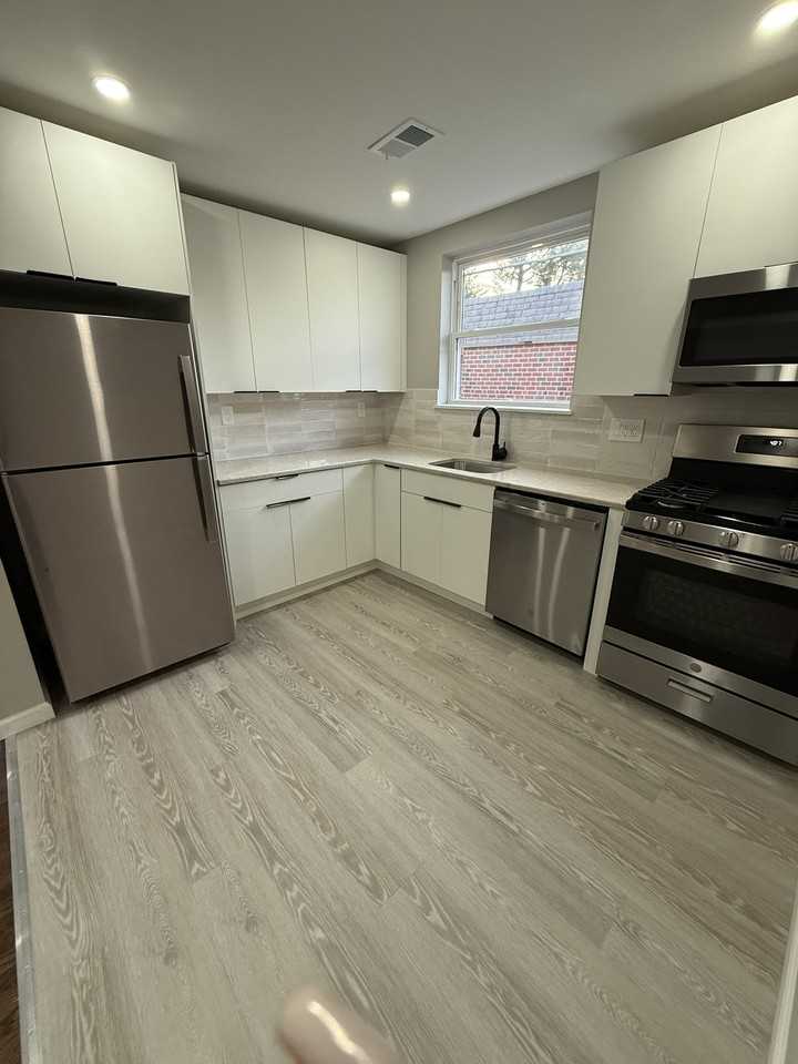 1635 Borbeck Ave - Photo 2 of 16