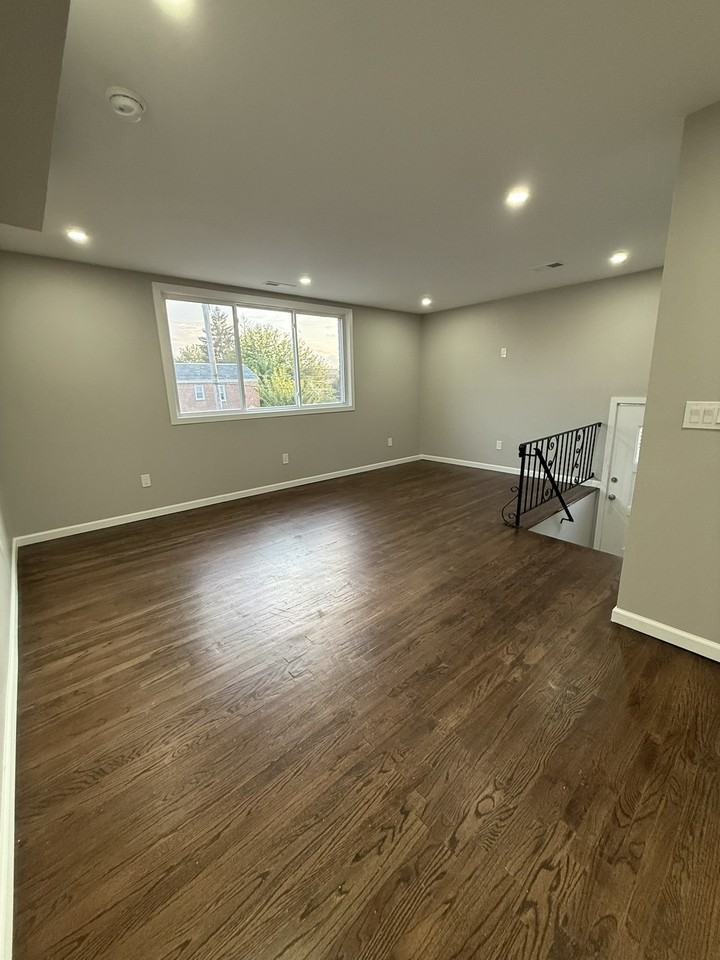 1635 Borbeck Ave - Photo 3 of 16