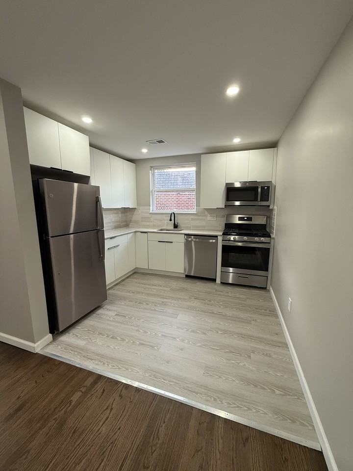 1635 Borbeck Ave - Photo 4 of 16