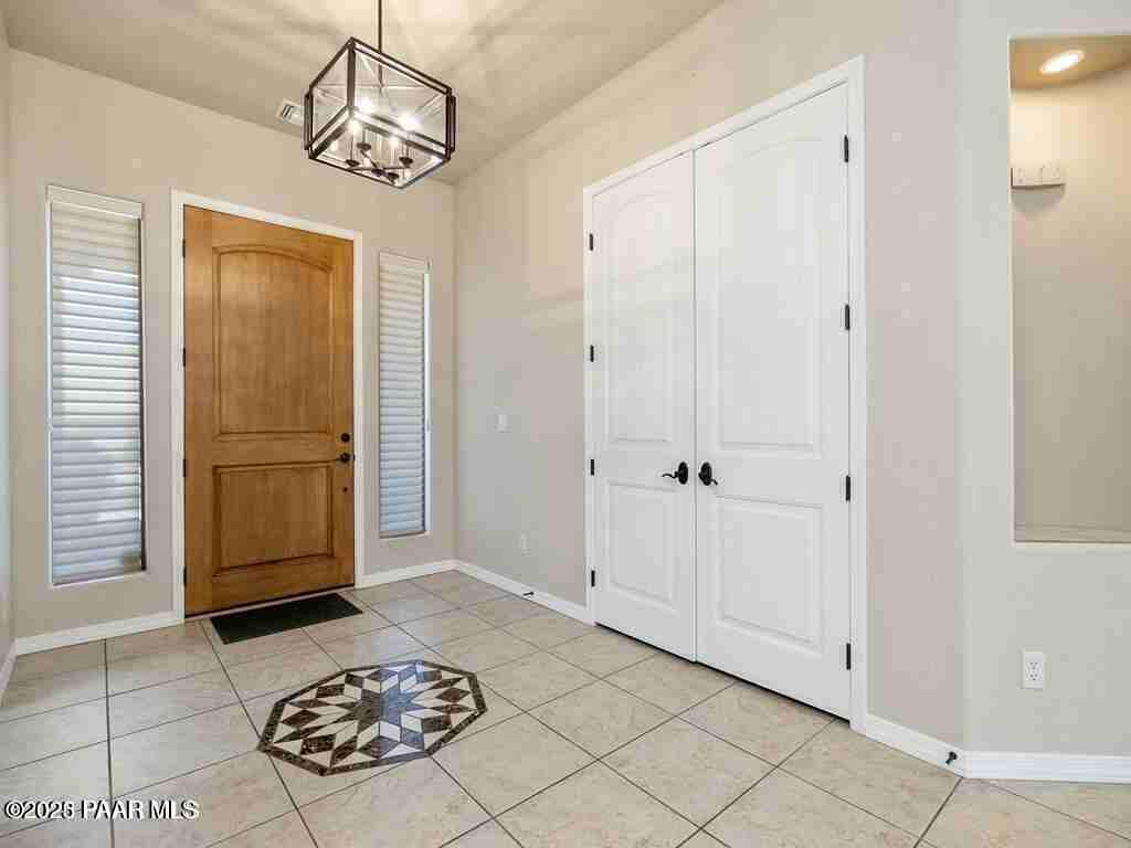 1571 Gettysvue Way - Photo 3 of 17