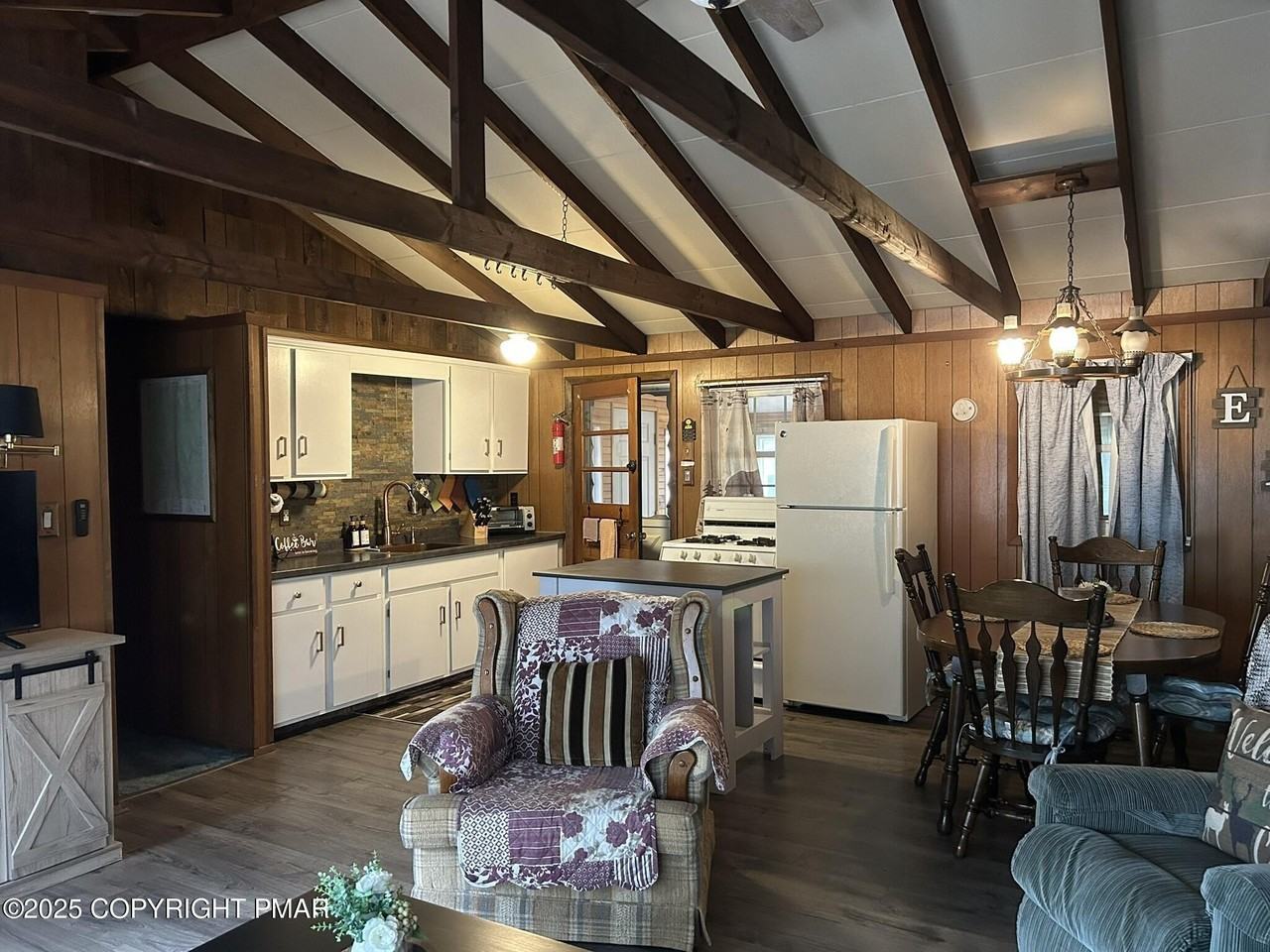 226 Tepee Dr - Photo 2 of 9