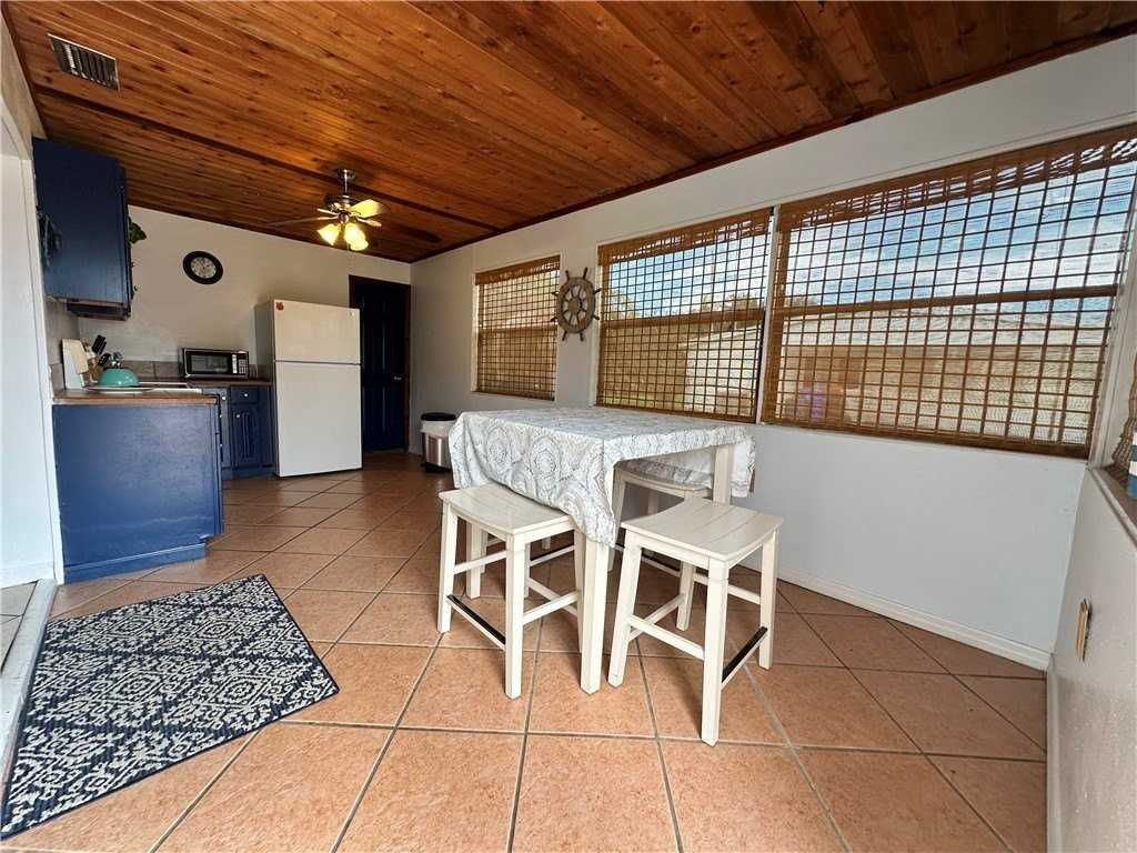 1450 4th Ave - Photo 5 of 10