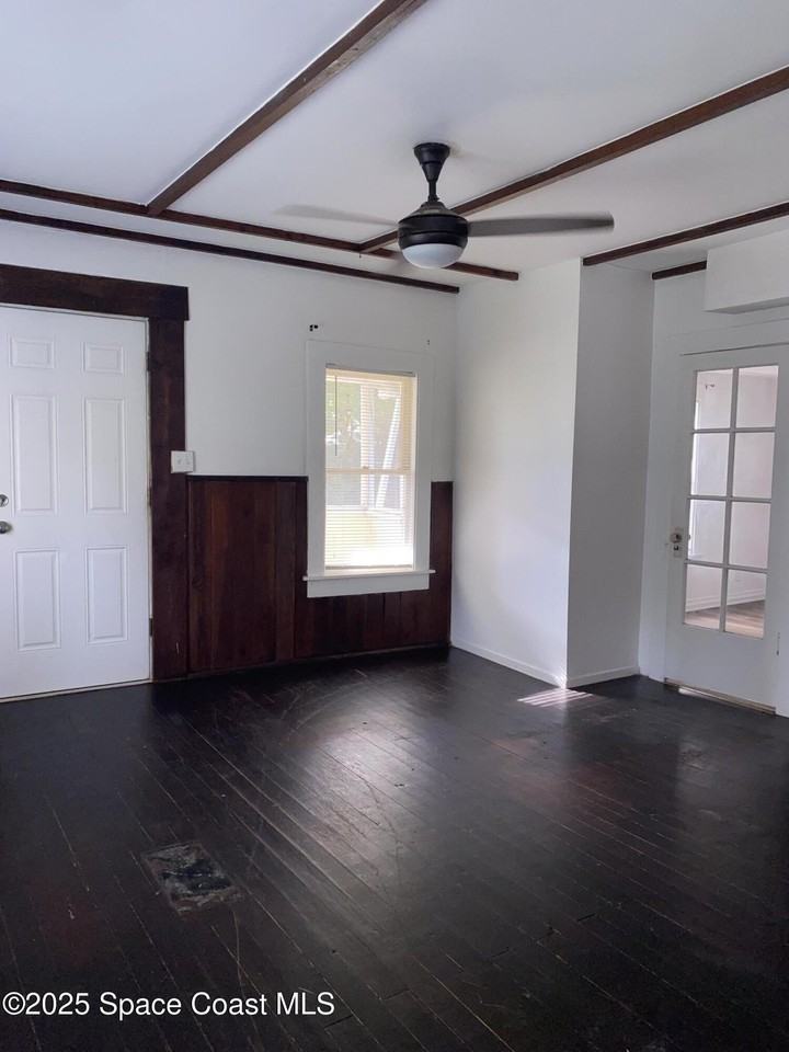 1903 Fletcher St - Photo 3 of 13