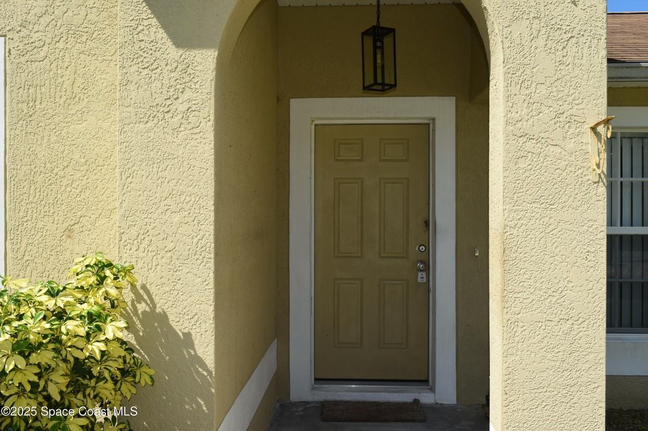 939 Lyons Circle Northwest - Photo 4 of 40