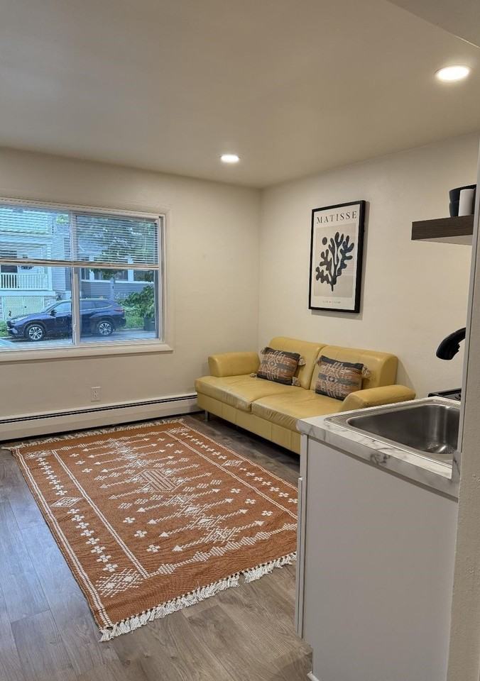 514 E Mifflin St #7 - Photo 6 of 9