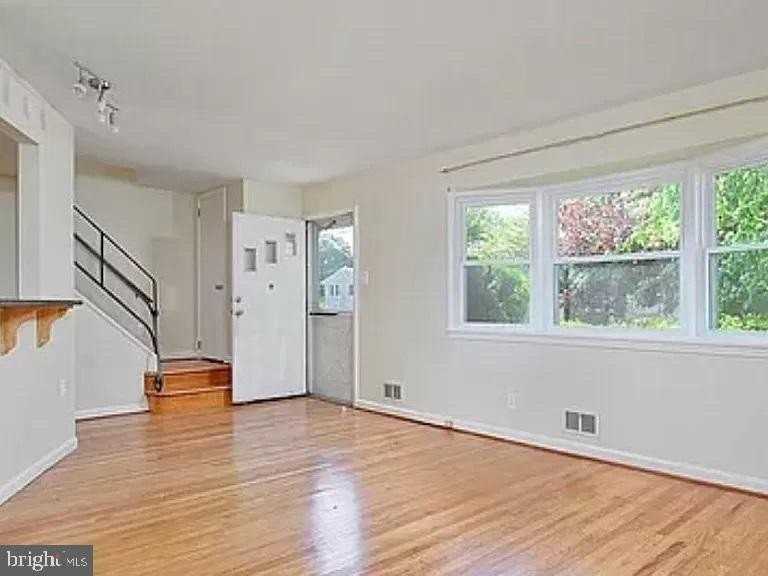 207 Cornell Road - Photo 5 of 11