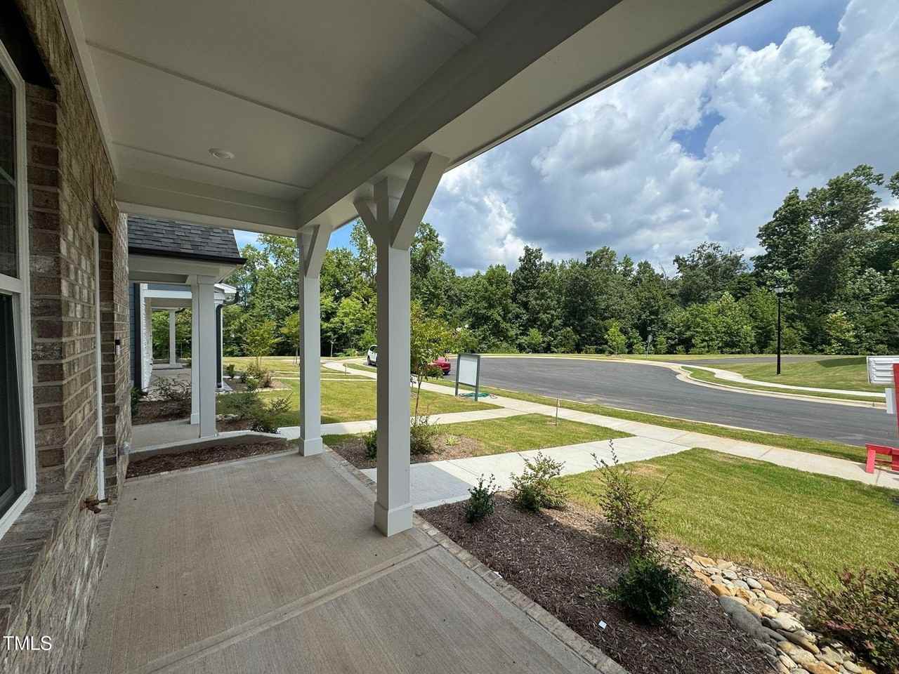 414 Rowe Way - Photo 3 of 41