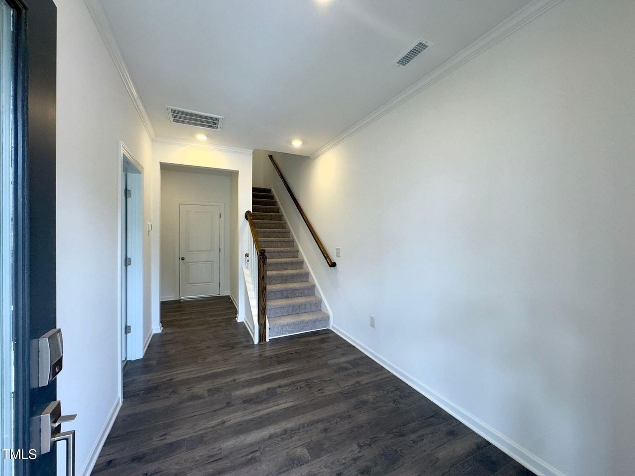 414 Rowe Way - Photo 4 of 41