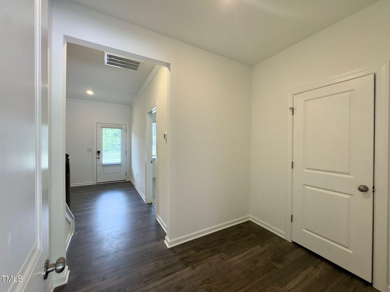 414 Rowe Way - Photo 5 of 41