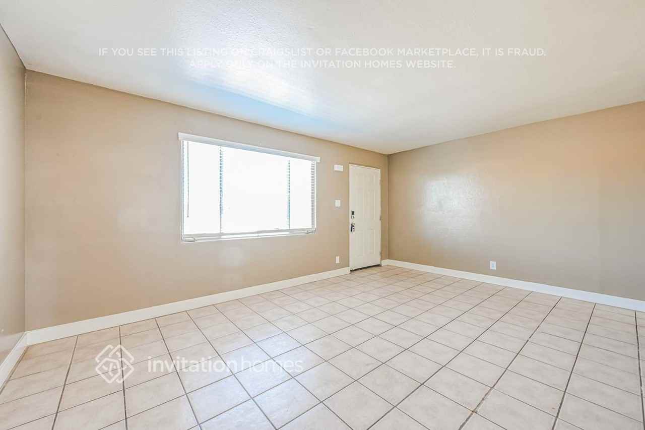 11207 W Oregon Ave - Photo 4 of 17