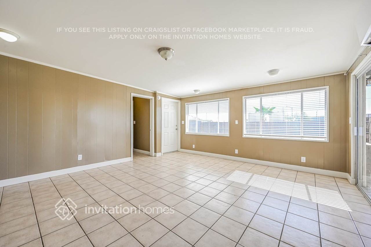 11207 W Oregon Ave - Photo 5 of 17