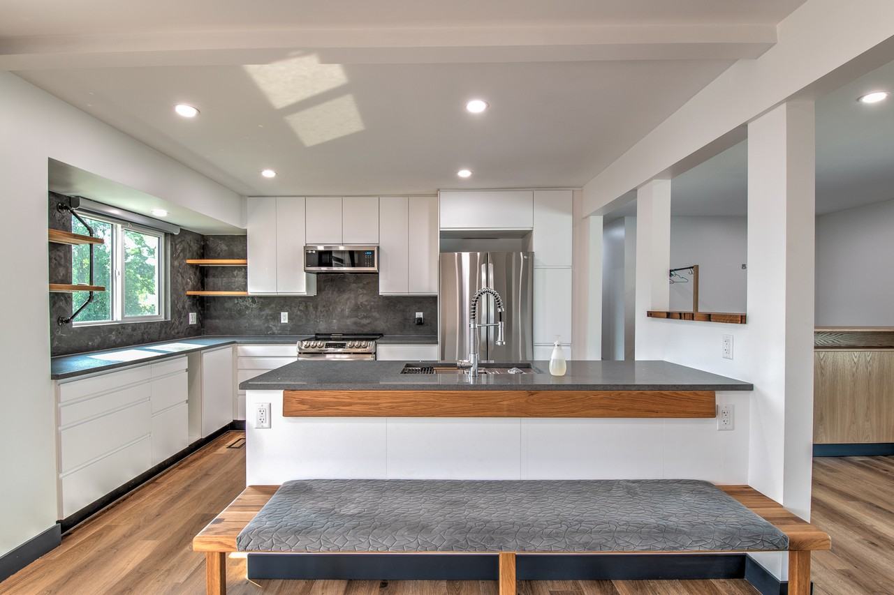 2457 15 St - Photo 2 of 17