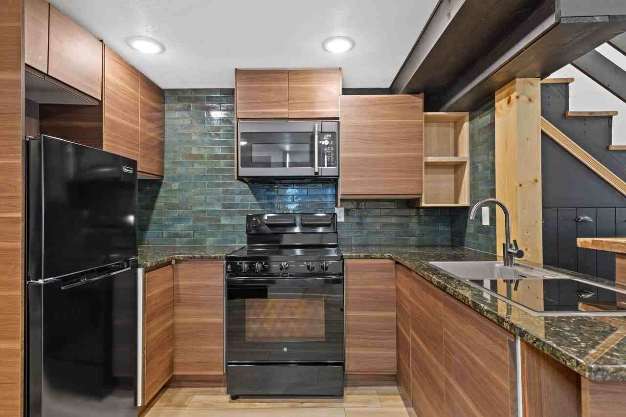 2401 S Kinnickinnic Ave - Photo 6 of 9