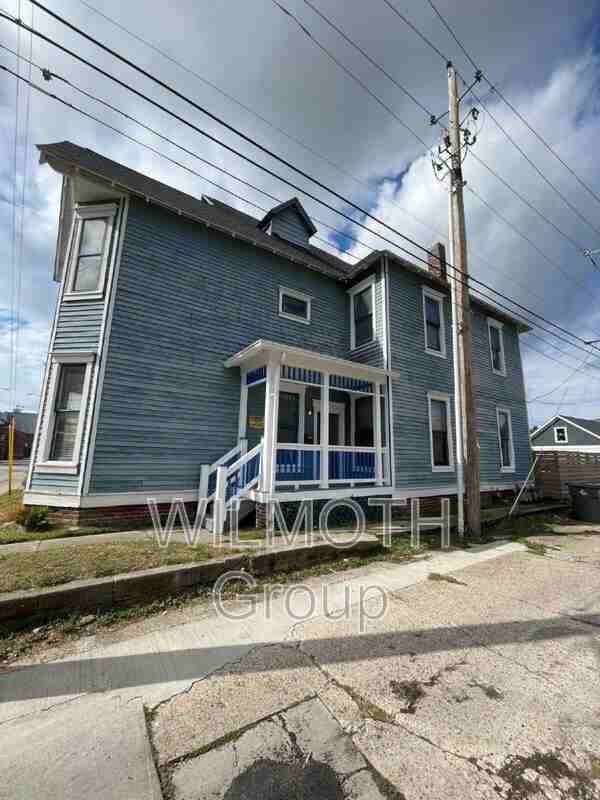 412 E 16th St - Photo 2 of 19