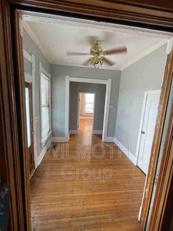 412 E 16th St - Photo 4 of 19