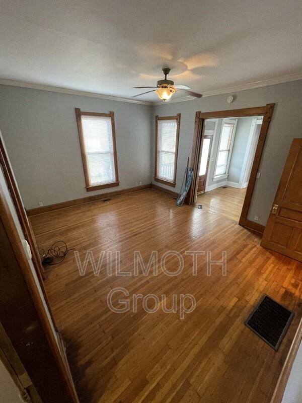 412 E 16th St - Photo 7 of 19