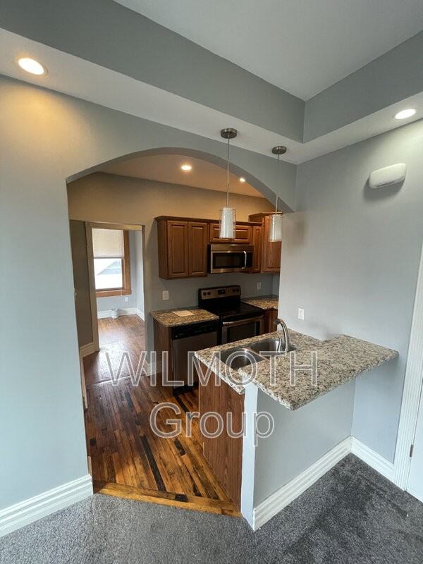 410 E 16th St #2 - Photo 5 of 16