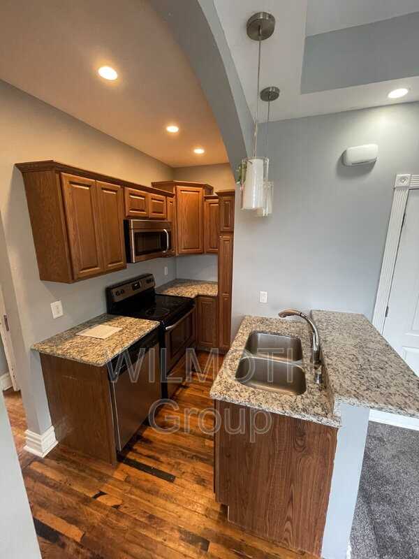 410 E 16th St #2 - Photo 6 of 16