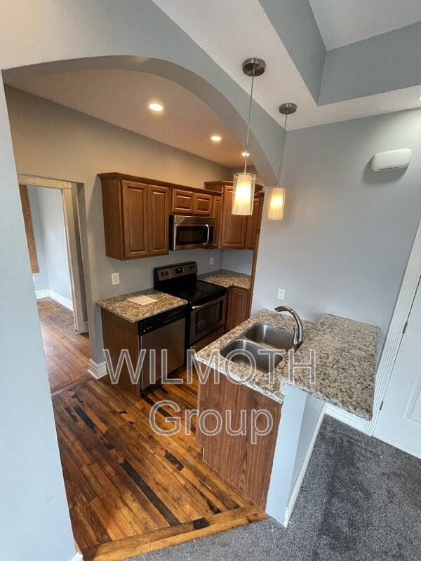 410 E 16th St #2 - Photo 7 of 16