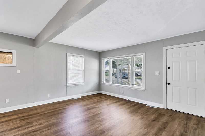 325 Arbor Ave - Photo 2 of 10