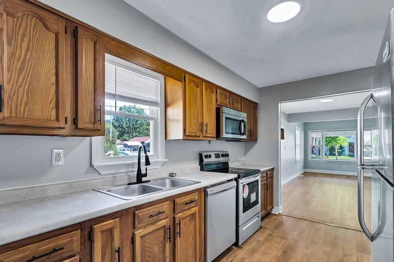 325 Arbor Ave - Photo 4 of 10