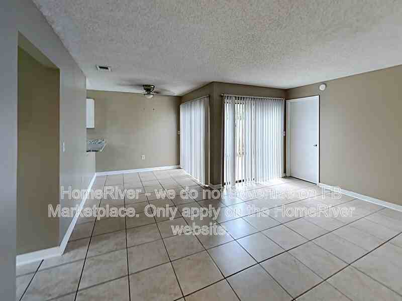565 Hunter Cir - Photo 2 of 20