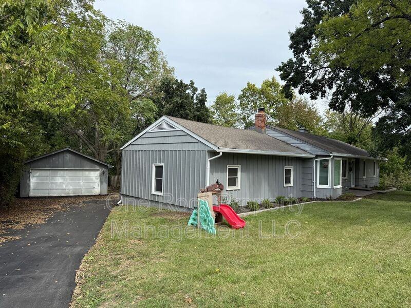 102 E 96th St - Photo 2 of 17