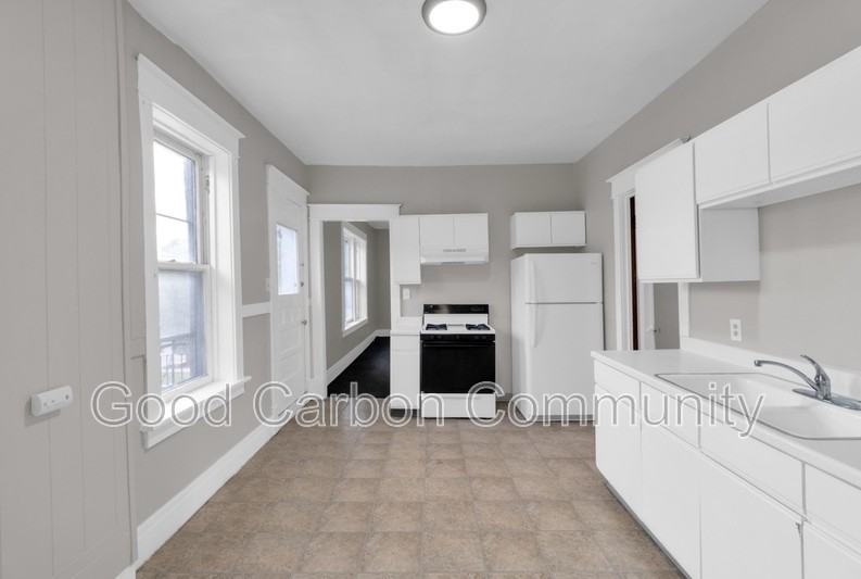 799 Niagara St #4 - Photo 2 of 14