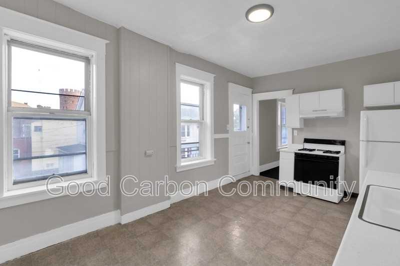 799 Niagara St #4 - Photo 4 of 14