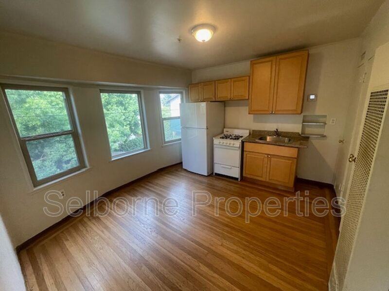 518 41st Street - Photo 2 of 15