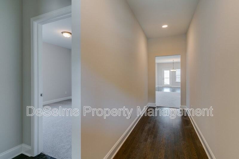 127 Auxley Ct - Photo 3 of 28