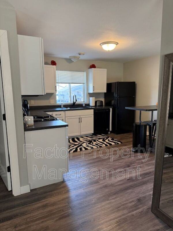 1310 Warren St #2 - Photo 2 of 11