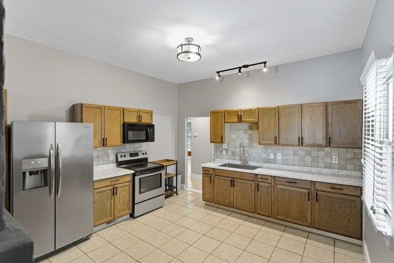 2000 Washington Avenue - Photo 2 of 10
