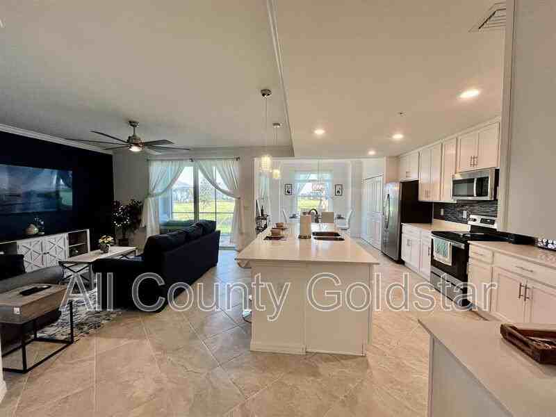 14184 Heritage Landing Blvd - Photo 4 of 15