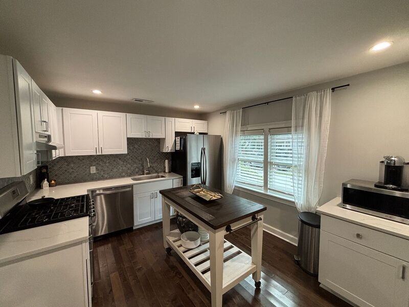 1129 Brody Ave - Photo 3 of 21