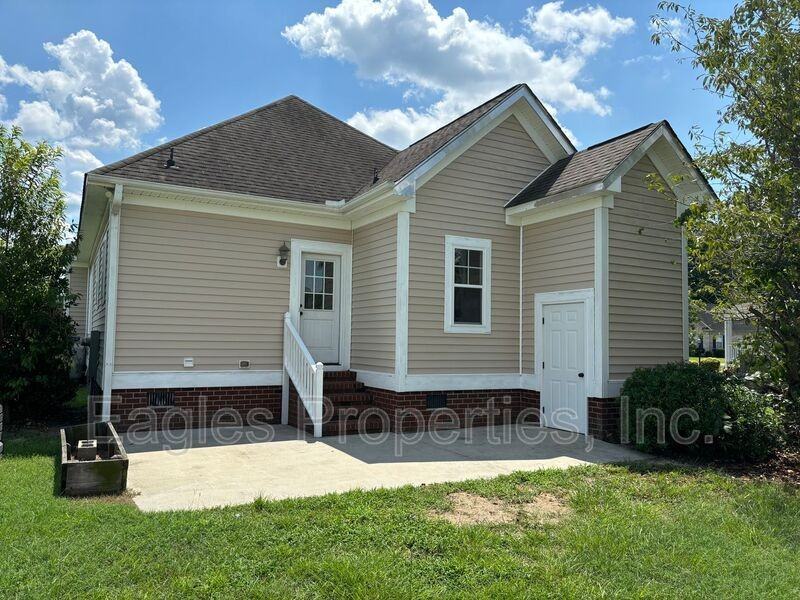 200 Stillwater Creek Dr - Photo 2 of 15