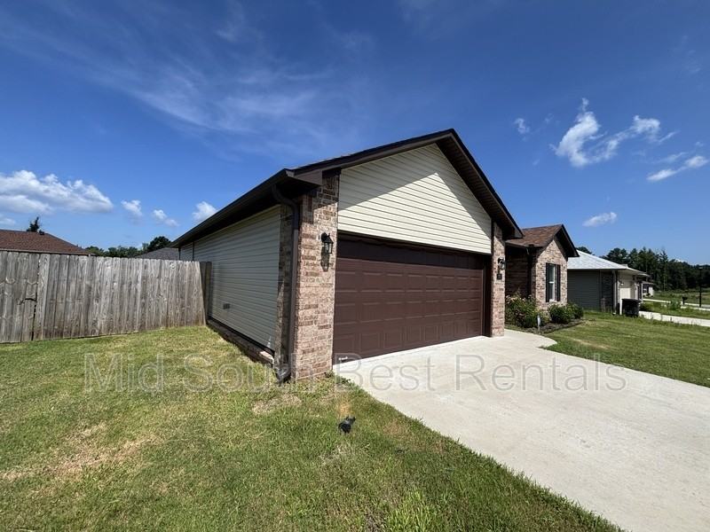 207 Magnolia Court - Photo 2 of 15