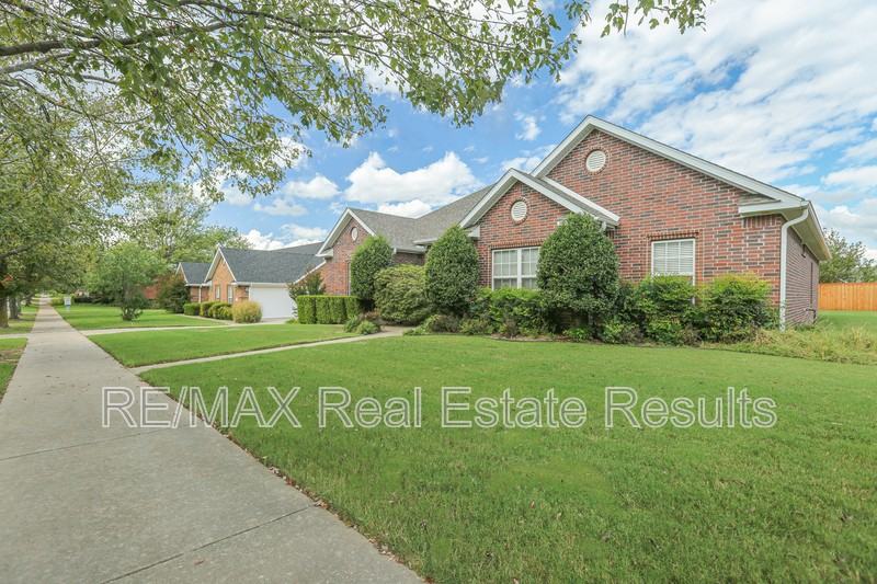 6454 Norman - Photo 4 of 40