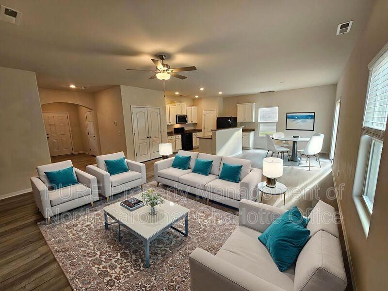 7015 Amberly Hills Rd - Photo 3 of 36