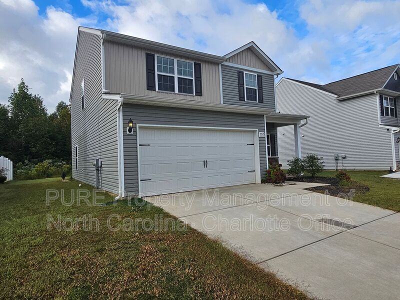 7015 Amberly Hills Rd - Photo 5 of 36