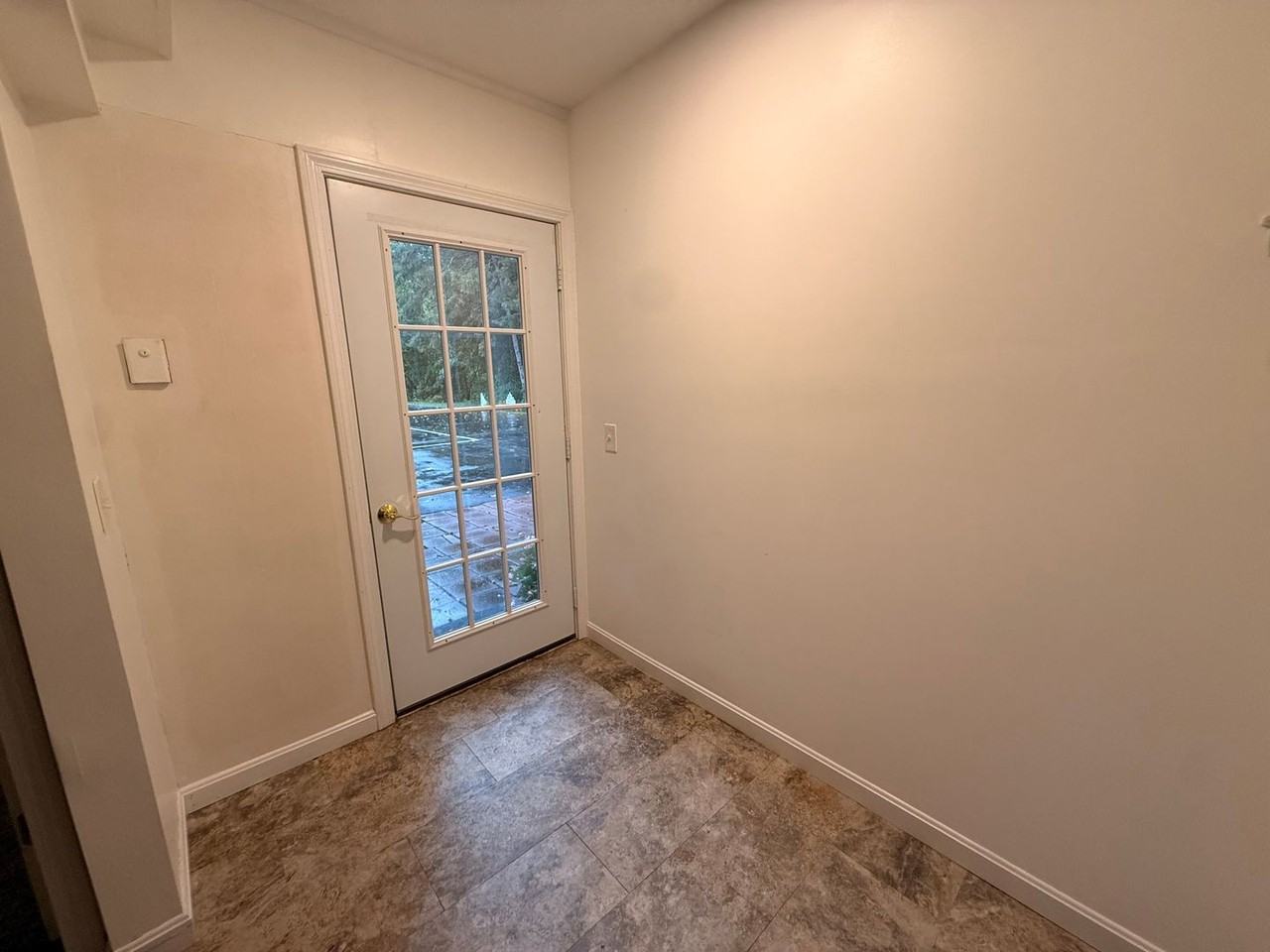 Brown House Commons - Photo 3 of 17