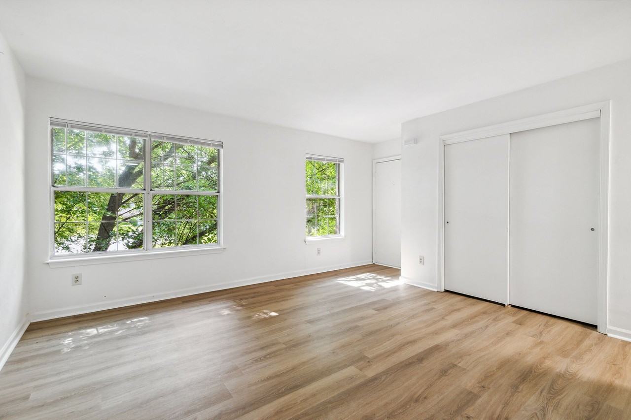 Amhurst III Apartments - Photo 2 of 35