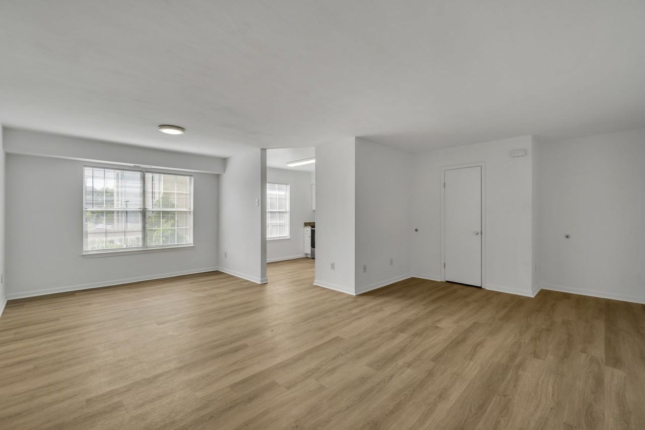 Amhurst III Apartments - Photo 3 of 35