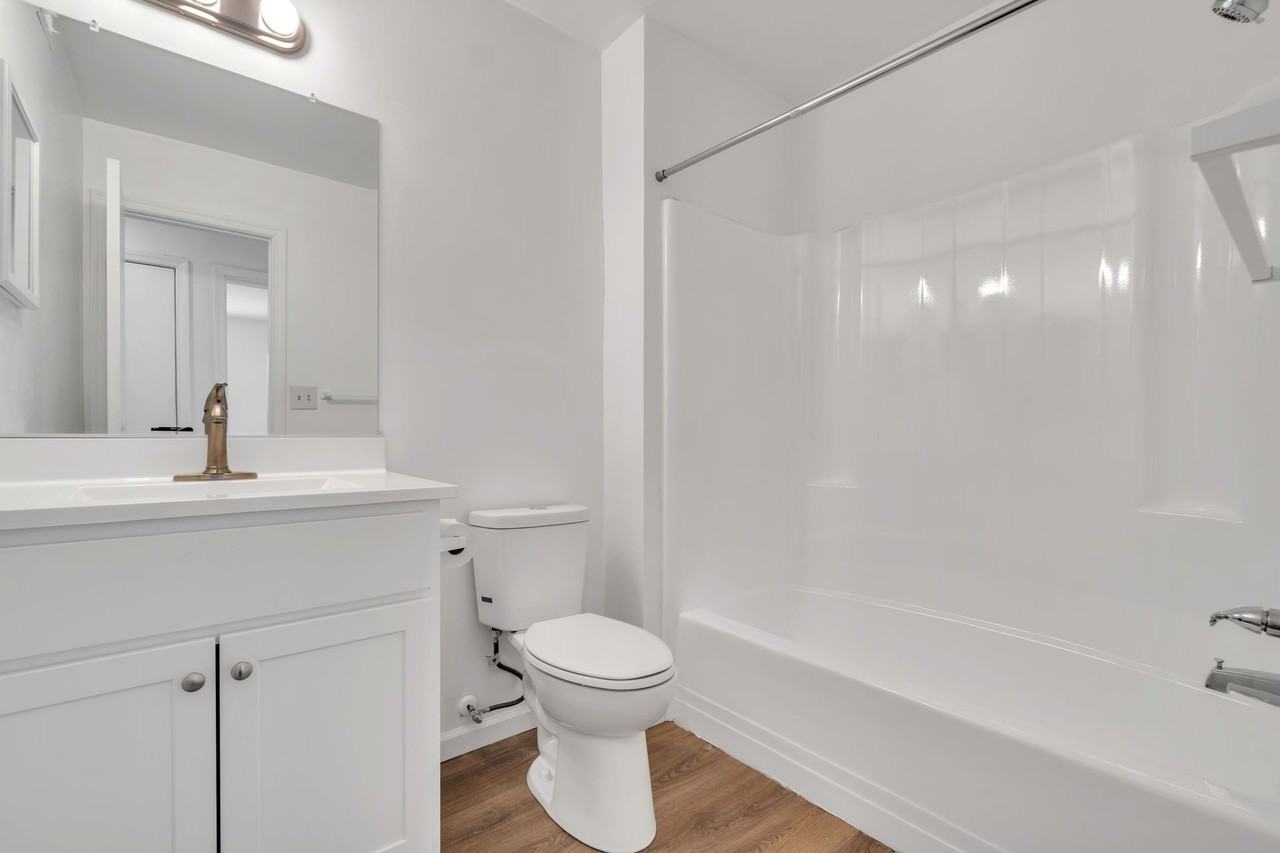 Amhurst III Apartments - Photo 6 of 35