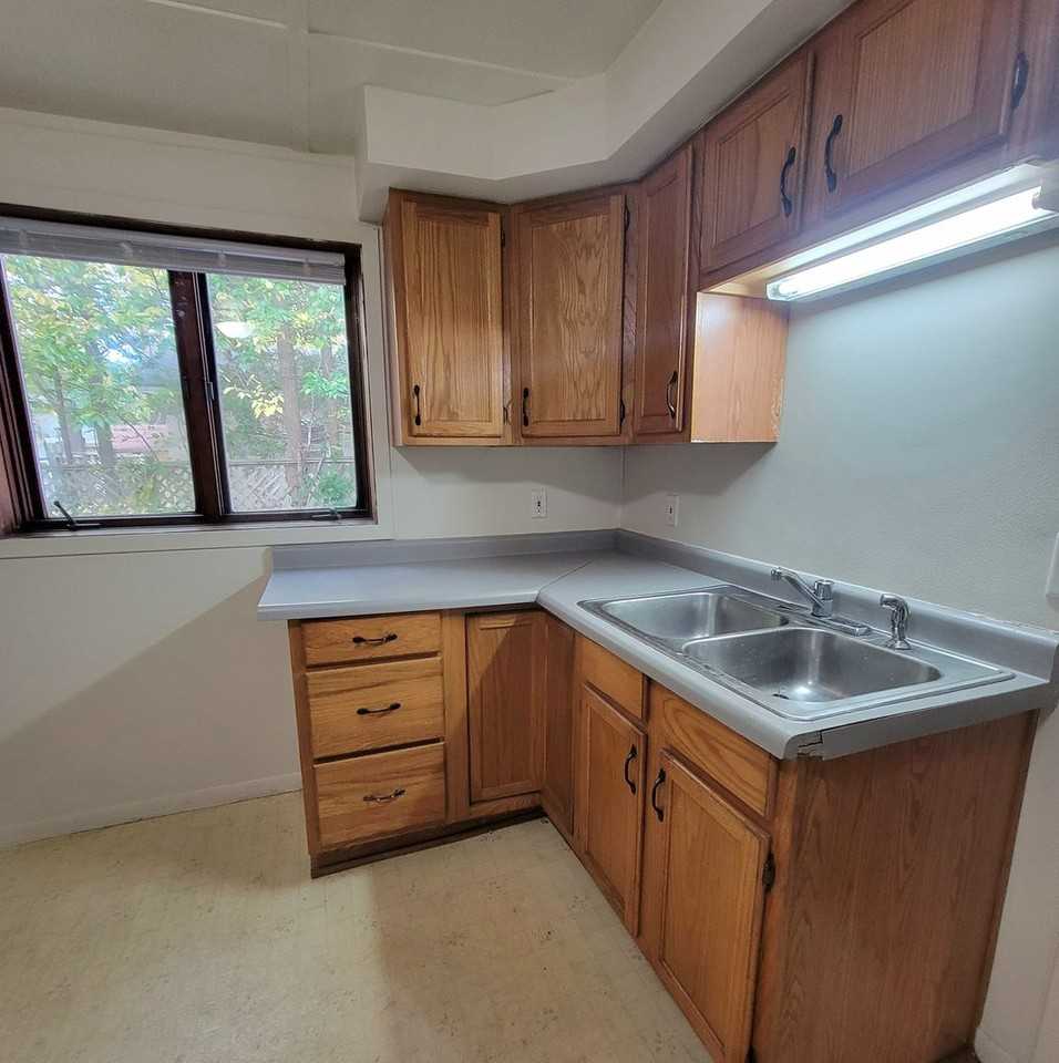 608 Galloway St - Photo 2 of 7