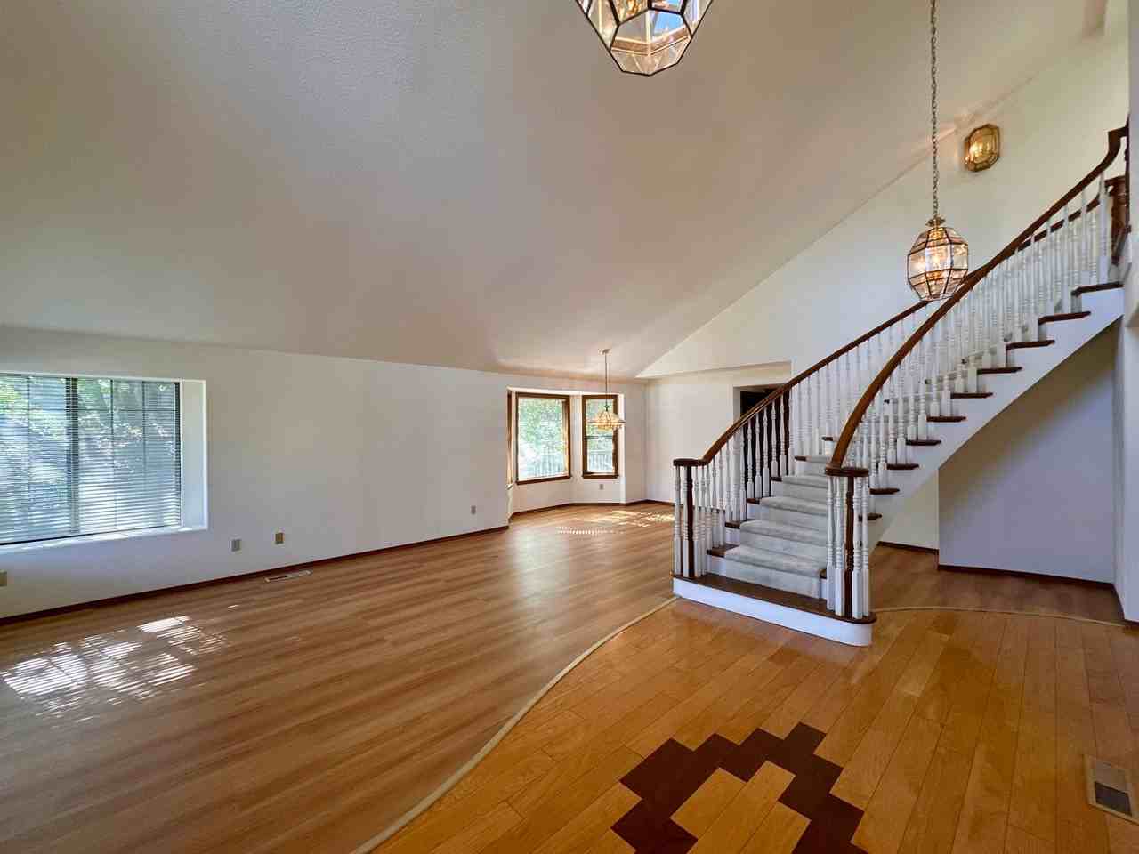 6372 Carmel Dr - Photo 3 of 30