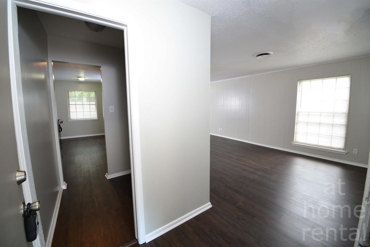 Sleezer - 4713 - Photo 3 of 17