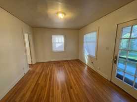 Cozy One Bedroom Cottage - Photo 1 of 1