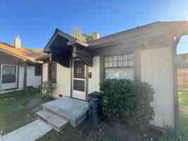 featured image of 920 W 11th St