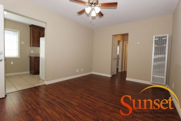 2-56. 3904-3916 Hamilton Street - Photo 3 of 10